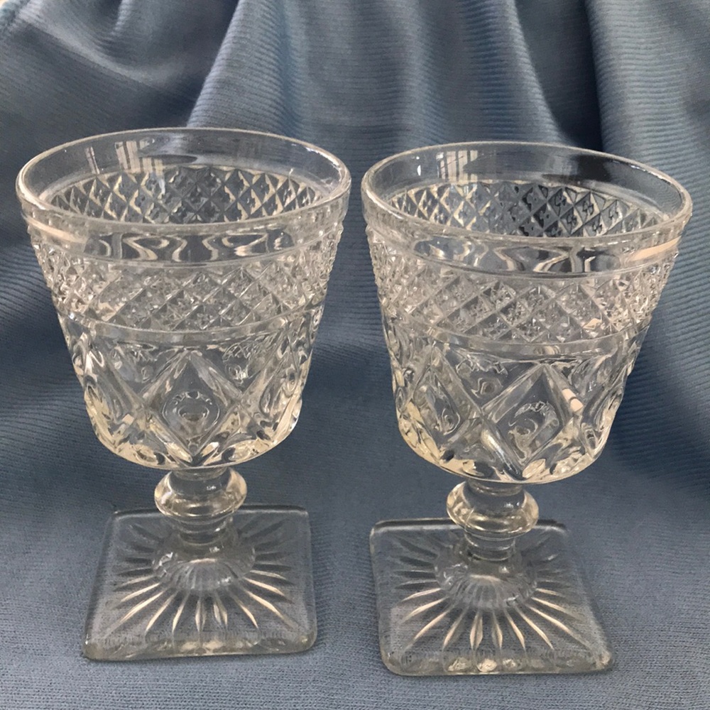 Pair of 2 Vintage Square Foot Liquor Glasses